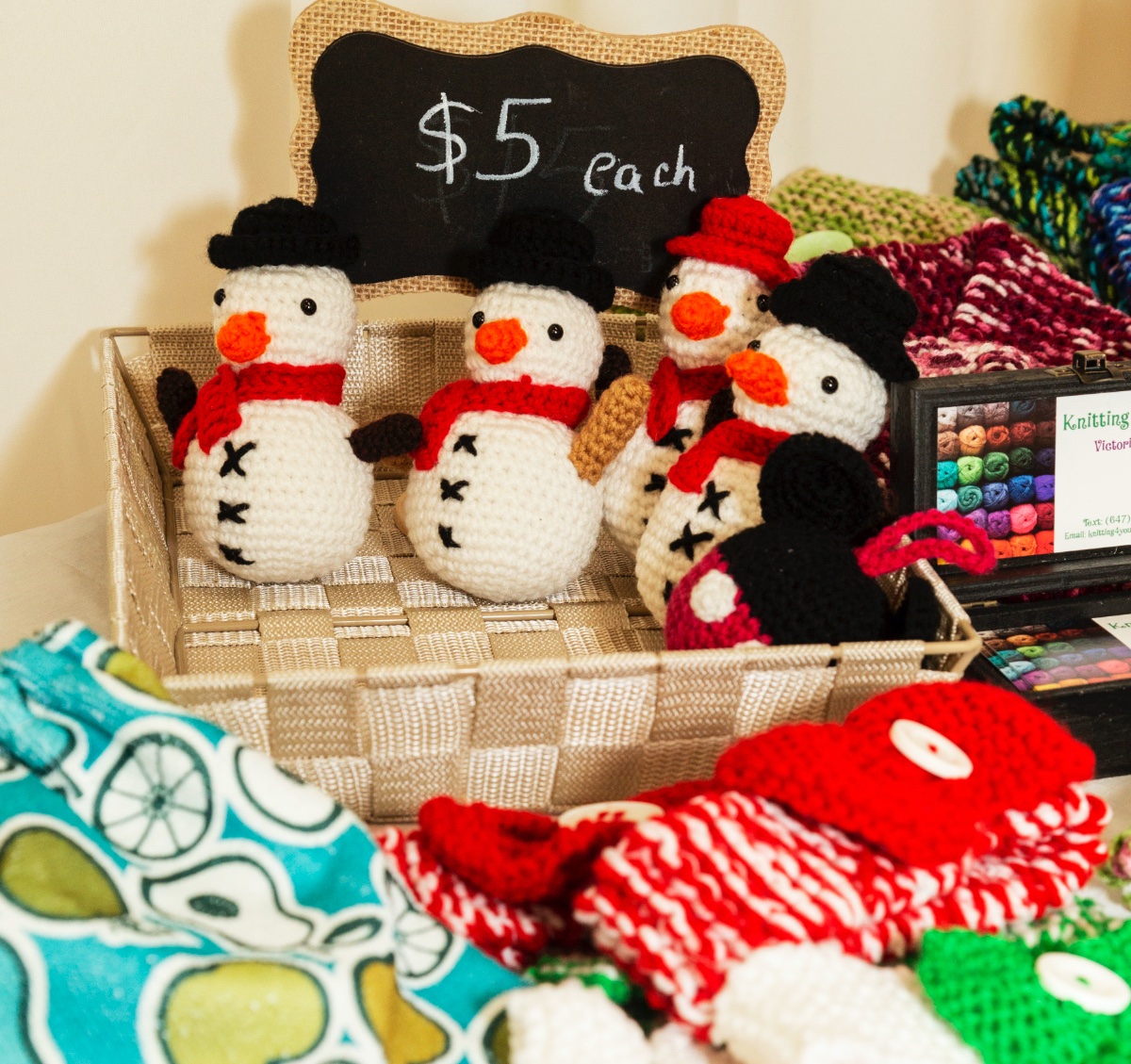 At the Outlet Mall -side entrance- Holiday Art Market open today 10 am to 6pm. - 20 vendors for gifts, stocking stuffers and decor.  stjacobsmarket.com/holiday-art-ma… #holidayartmarket #perfectselfie #buylocal #wrunited #stjacobswinter