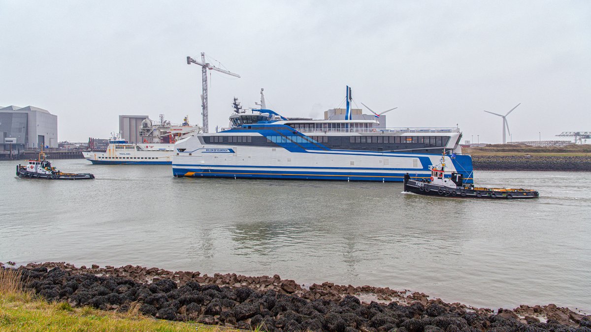 rederijdoeksen's tweet photo. Op dit moment maakt de Willem de Vlamingh haar allereerste #proefvaart. Roel Ovinge was ter plaatse bij het vertrek richting open zee en maakte deze schitterende fotoserie! Bedankt! 👍😄
#seatrials #LNG #catamaran #WillemdeVlamingh #wadden #Harlingen https://t.co/oioV4ySWBu