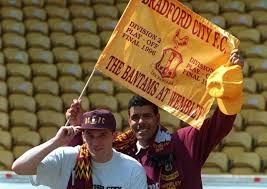 GphgMike's tweet photo. @adclarkie @BlackpoolFC @MyGreatPlace @bantamsbanter That waistcoat reminds me of one of my worst football memories '96 B'pool 0-3 Bradford playoff semi-final https://t.co/sG2jnzFD9S