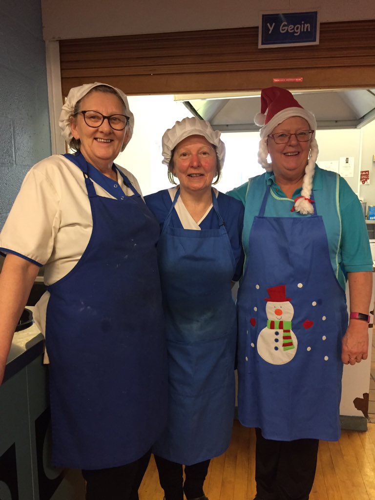 ffriddyllyn's tweet image. Diolch am ginio Nadolig blasus iawn Anti Gwenda, Anti Eirwen ag Anti Beryl.🎄🎅🏼😀 Thank you for the tasty Christmas lunch today.