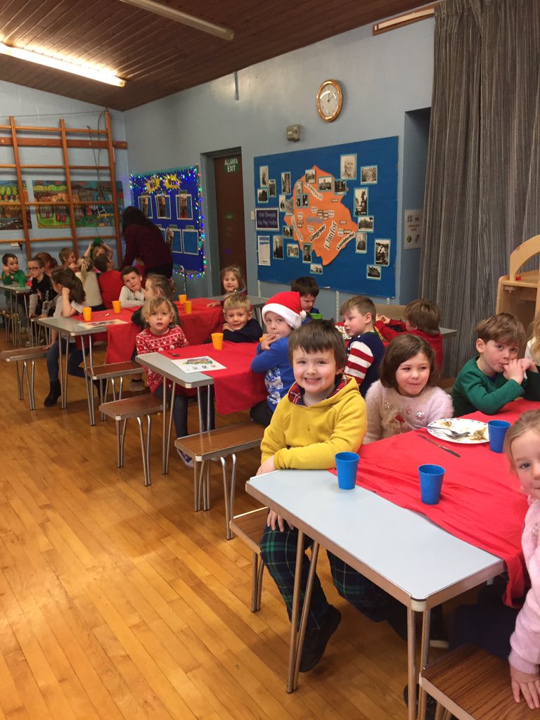ffriddyllyn's tweet image. Diolch am ginio Nadolig blasus iawn Anti Gwenda, Anti Eirwen ag Anti Beryl.🎄🎅🏼😀 Thank you for the tasty Christmas lunch today.
