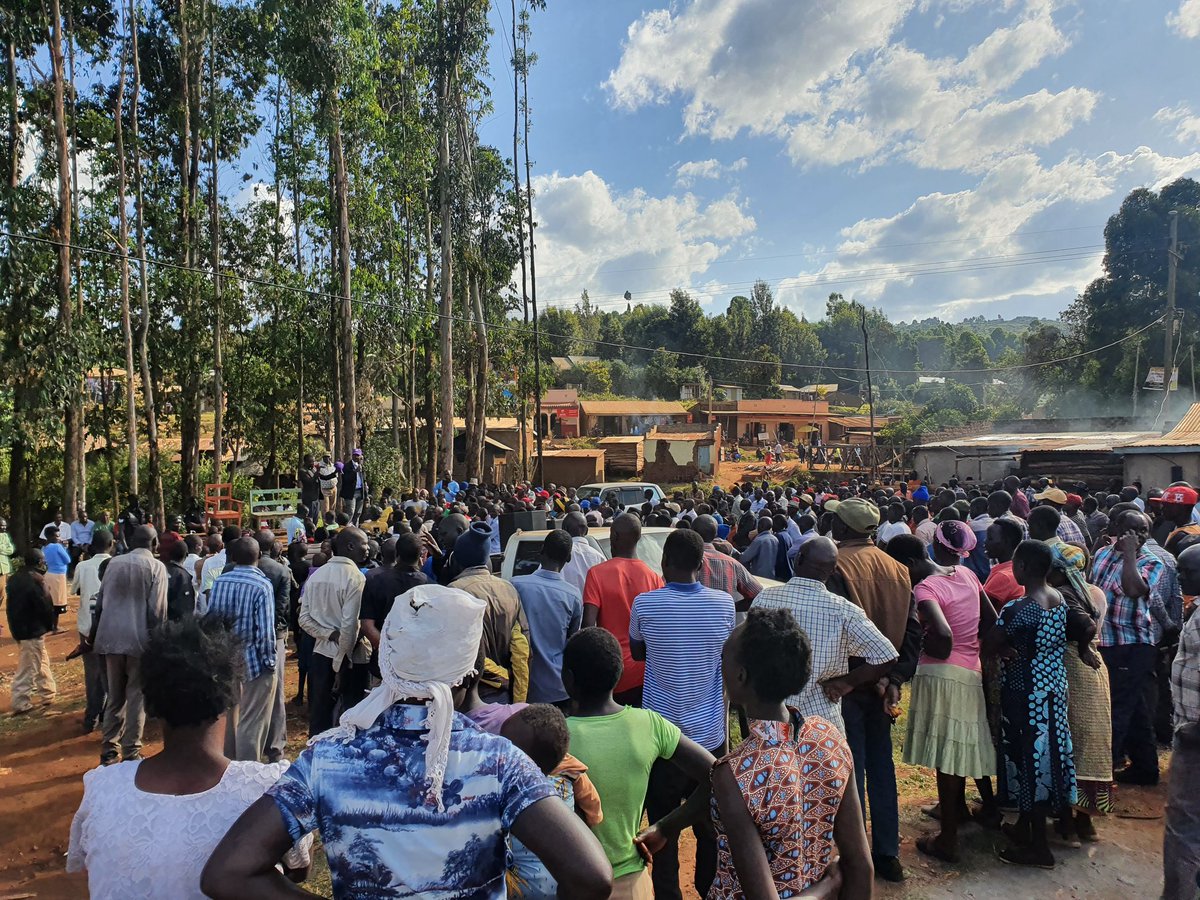 TheAllianceUG's tweet image. Gen. @mugishamuntu in #Bukwo district 

The road from Kapchorwa to Swam (boarder of Uganda and Kenya) is only 75 KM but it took us 6 hours to reach here. Even if we hadn't come here to campaign I would be surprised if you voted For NRM"