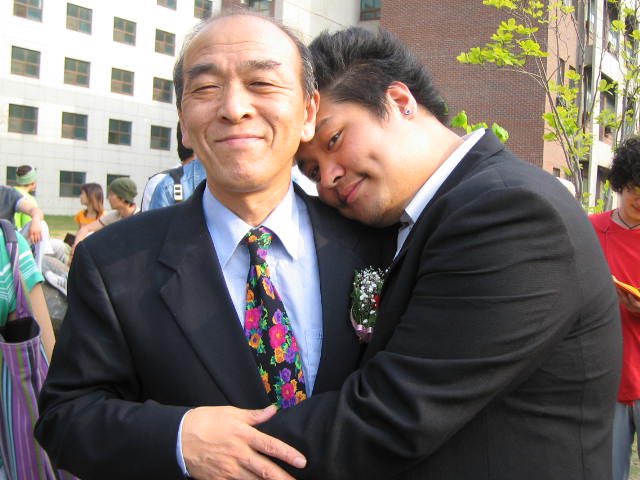 벌써 보고 싶다 또 보고 싶다 내 히어로 #이원기교수님 #청운대학교 #방송연기학과 #연기예술학과 목소리 큰 거 하나밖에 없던 제게 배우의 꿈과 희망을 키워준 교수님 항상 감사했습니다 곧 또 찾아뵐께요! 오늘 날씨 좋아요 선생님!!!! #용인천주교묘지