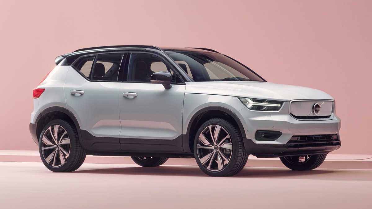 ThatVolvoMan's tweet image. yo the new volvo XC40 recharge lookin fine ngl and has 408 hp 😳😳😳