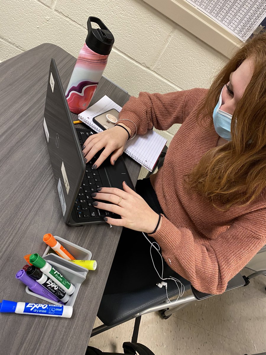 CounselingTrio's tweet photo. @HandMiddleSC Queen Hornets working on their STEMIFY competition ideas!
#hmsqueenhornets #handmiddleschool https://t.co/022PeNhpXY