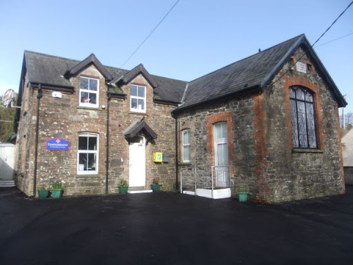 Dora's book was approved for use in all schools but was only used in Protestant schools. An entire generation of Protestant children studied this book. Casserley's contribution to facilitating the adaptation of their community was immeasurable. 7/7 #IrishWomenInHistory