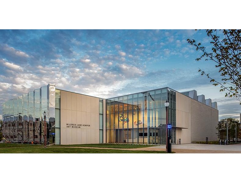 bdavidgallery's tweet image. Join Nina Huang (BDG 2020-21 Intern - @SamFoxSchool ‘22) for a live, interactive tour registration is required. Human Forms, Sun 12/13, 2 pm Register kemperartmuseum.wustl.edu/events/tours/1… 
-
-
#NinaHuang #BrunoDavidGallery @kemperartmuseum #HumanForms #WomenandtheKemper @WUSTL #kemperconnect