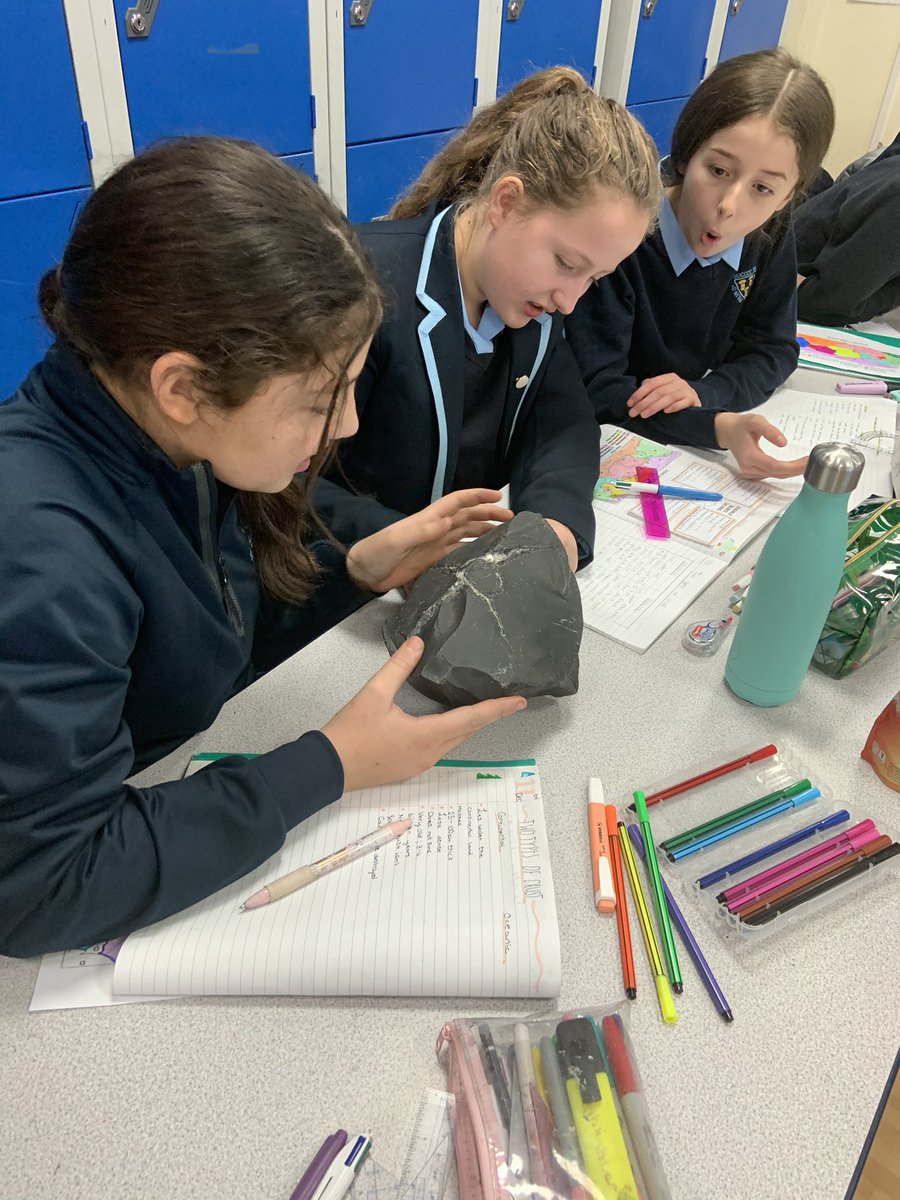 WKGS_Geography's tweet image. Year 8 getting stuck in this afternoon learning about tectonic plates and the different types of crust #platetectonics #earthstructure #WKGSY8 @WestKirbyGS