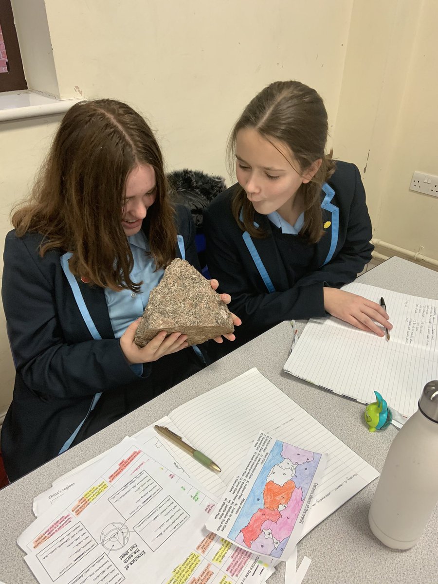 WKGS_Geography's tweet image. Year 8 getting stuck in this afternoon learning about tectonic plates and the different types of crust #platetectonics #earthstructure #WKGSY8 @WestKirbyGS