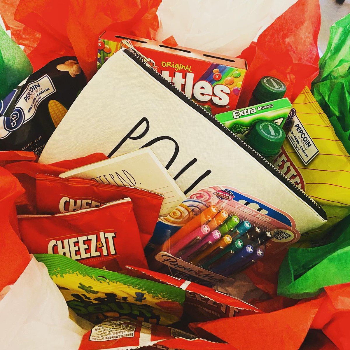 HBlake79's tweet photo. N•R is rockin today with allllll the busy elves!!!🎄❄️Thanks Karisa for alllll my favs in the Pay it Forward basket!! ♥️@OfficialCISD @CISDNobleReed @MattocksAmanda https://t.co/ukg7gxew0R