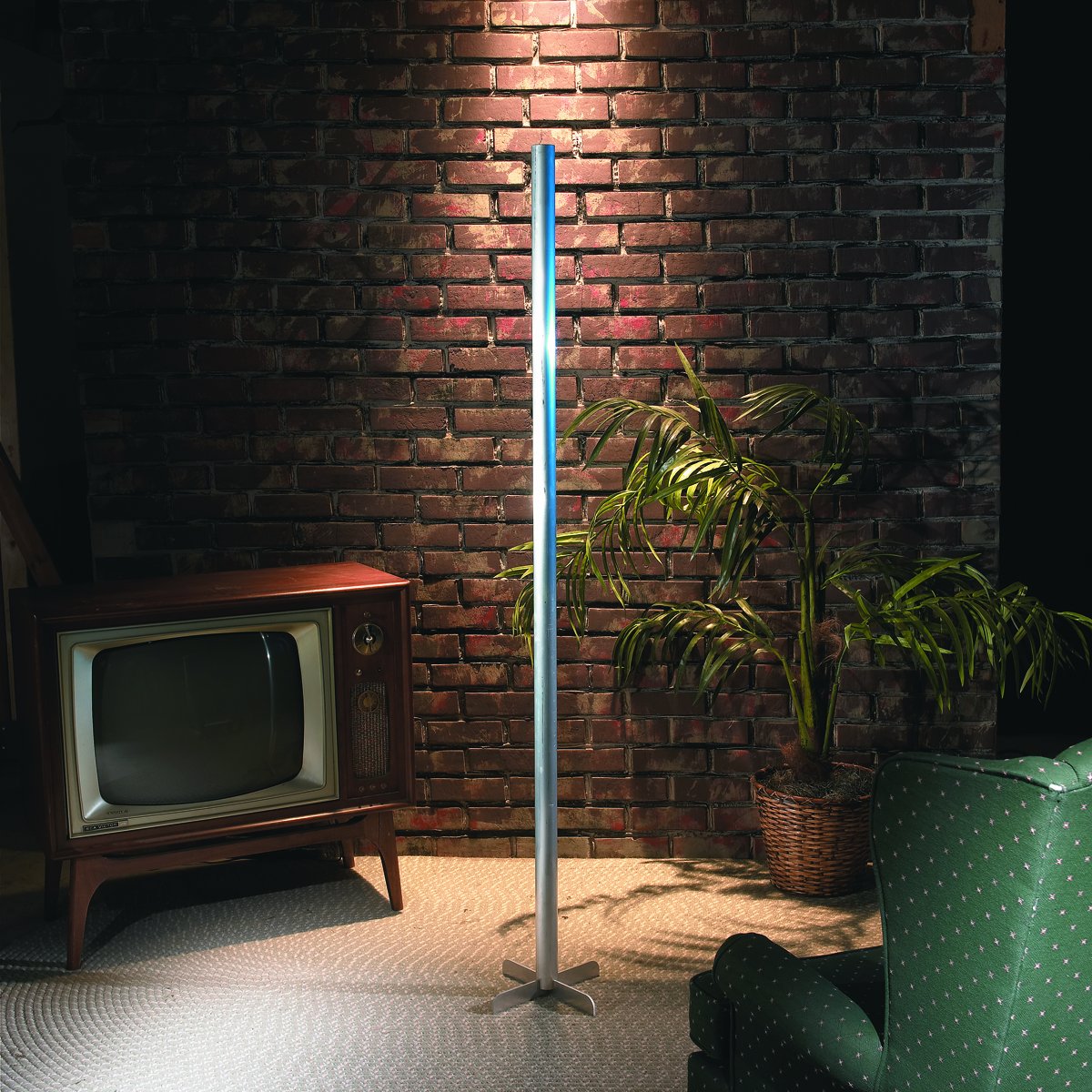 Spread some joy to the minimalist in your life with our aluminum Festivus Poles®! They’re the perfect alternative tree available in 3 different sizes: tabletop, desktop or full-sized. Shop the perfect gift today at wagnerco.info/Festivus2020
