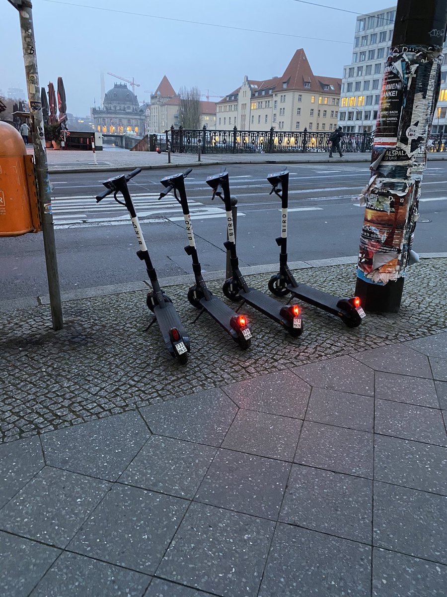 Vic_93's tweet photo. 3.Advent in Mitte https://t.co/paKFA13W1x