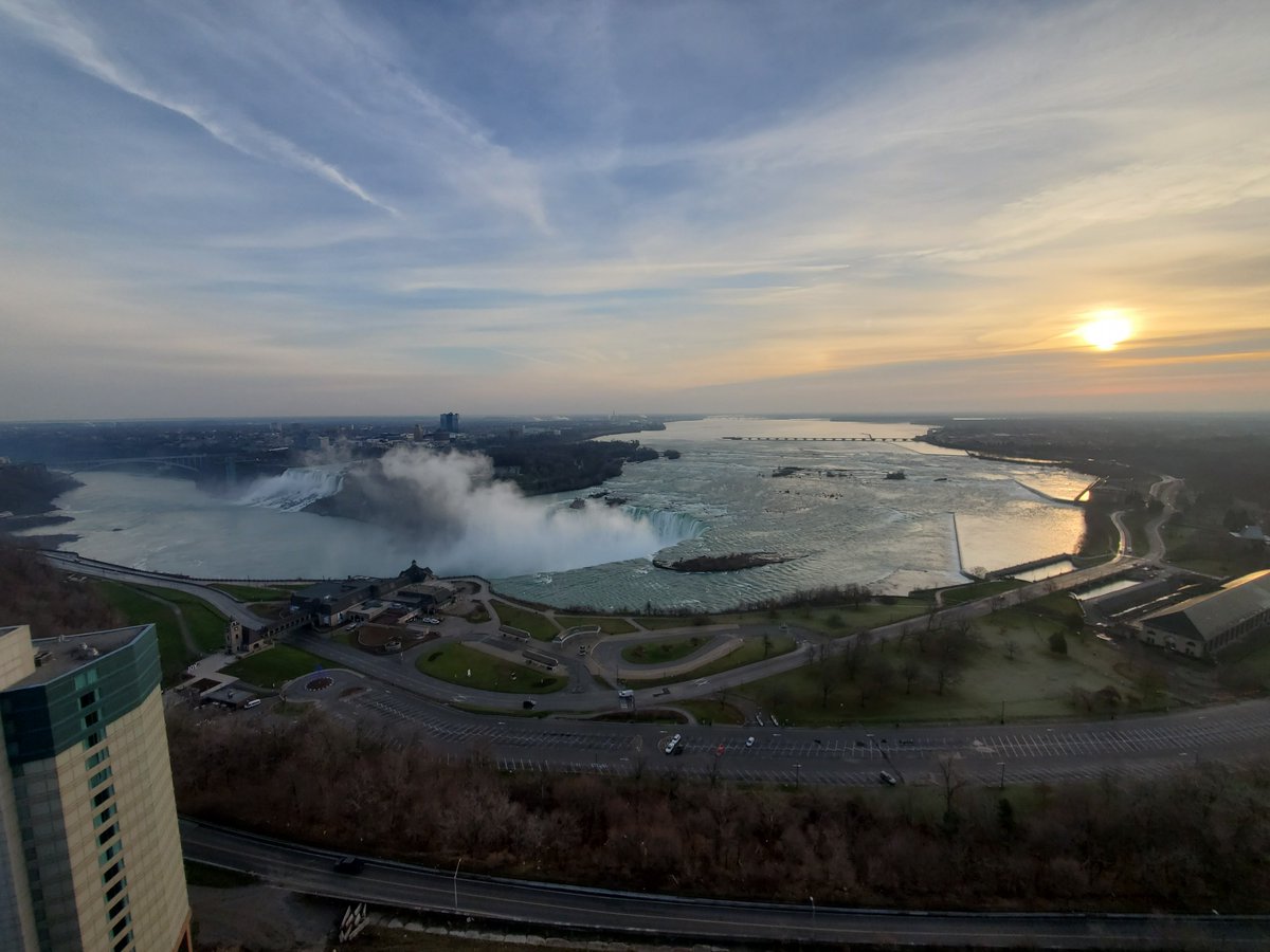 Happy Holidays on a beautiful Friday December 11th, 2020 from the Honeymoon Capital of the World #NiagaraFalls 🇨🇦