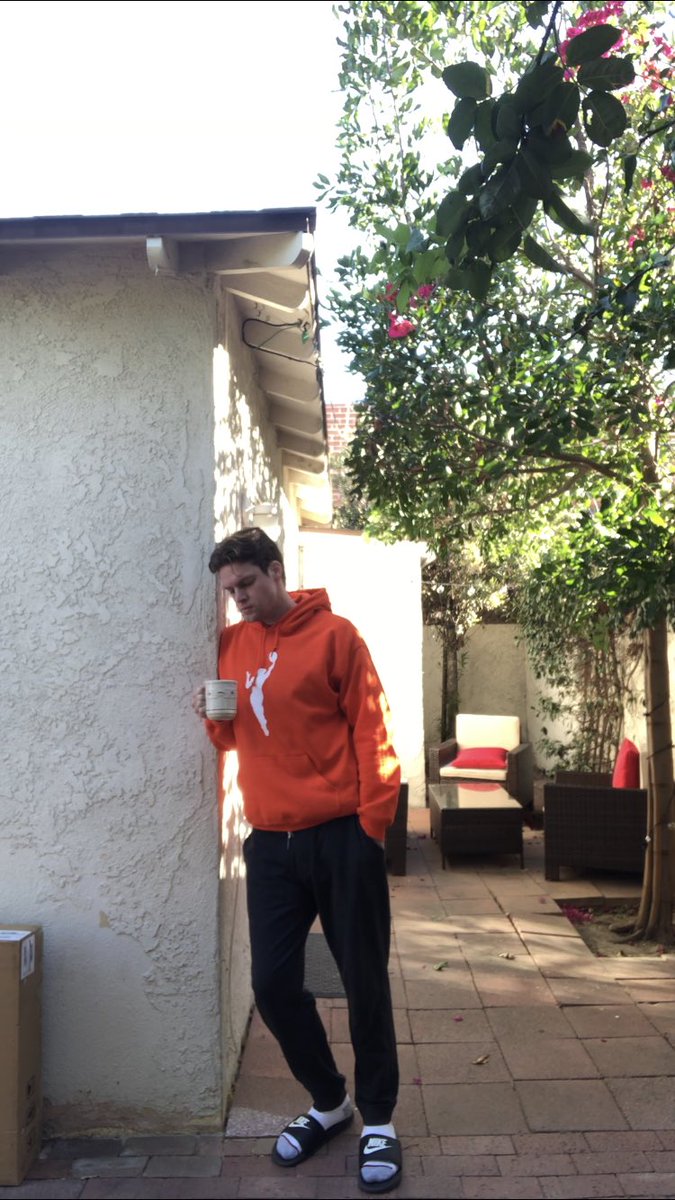 CaucasianJames's tweet image. reflecting on last night. babes were begging me to come party with them. but i said no thanks, i got books to read. now instead of waking up hungover, i woke up a smarter man