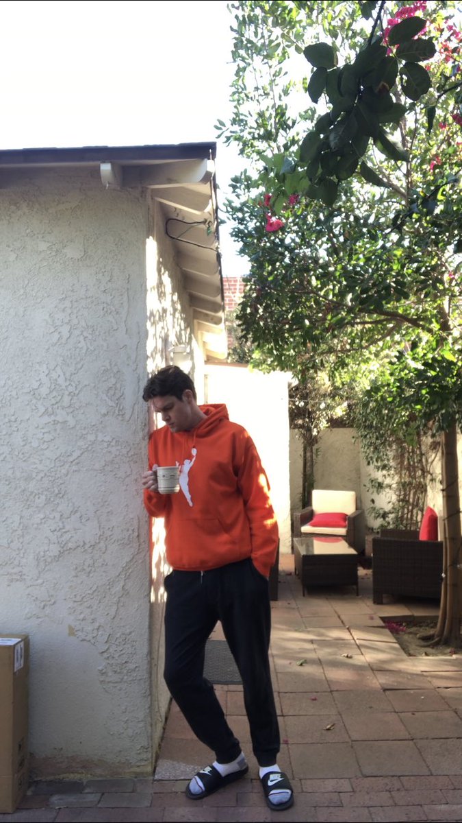 CaucasianJames's tweet image. reflecting on last night. babes were begging me to come party with them. but i said no thanks, i got books to read. now instead of waking up hungover, i woke up a smarter man