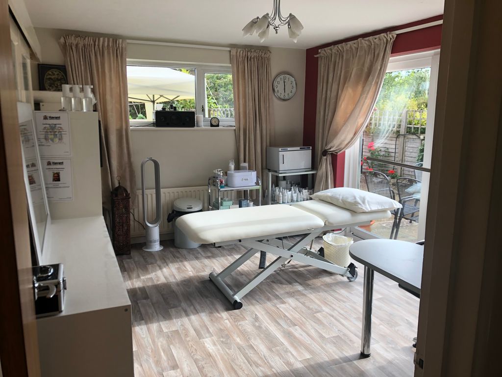 I actually love my beauty room. So clean, light and airy. Perfect for my job #beauty #waxing #browlamination #hennabrows #lashliftandtint #hambrook #bosham #chichester #emsworth #havant #portsmouth