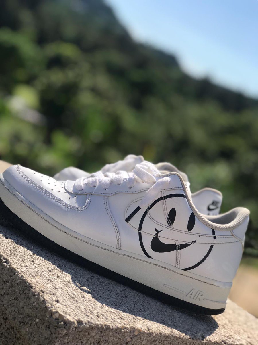 a_gabriel27's tweet photo. Limpieza de tenis y yellowing a precios súper cómodos!! Quería hacer esto hace tiempo pero estaba comiendo mierda jajaja, RT Y LIKE!!!💙👟 https://t.co/B9gZ2O3jt6