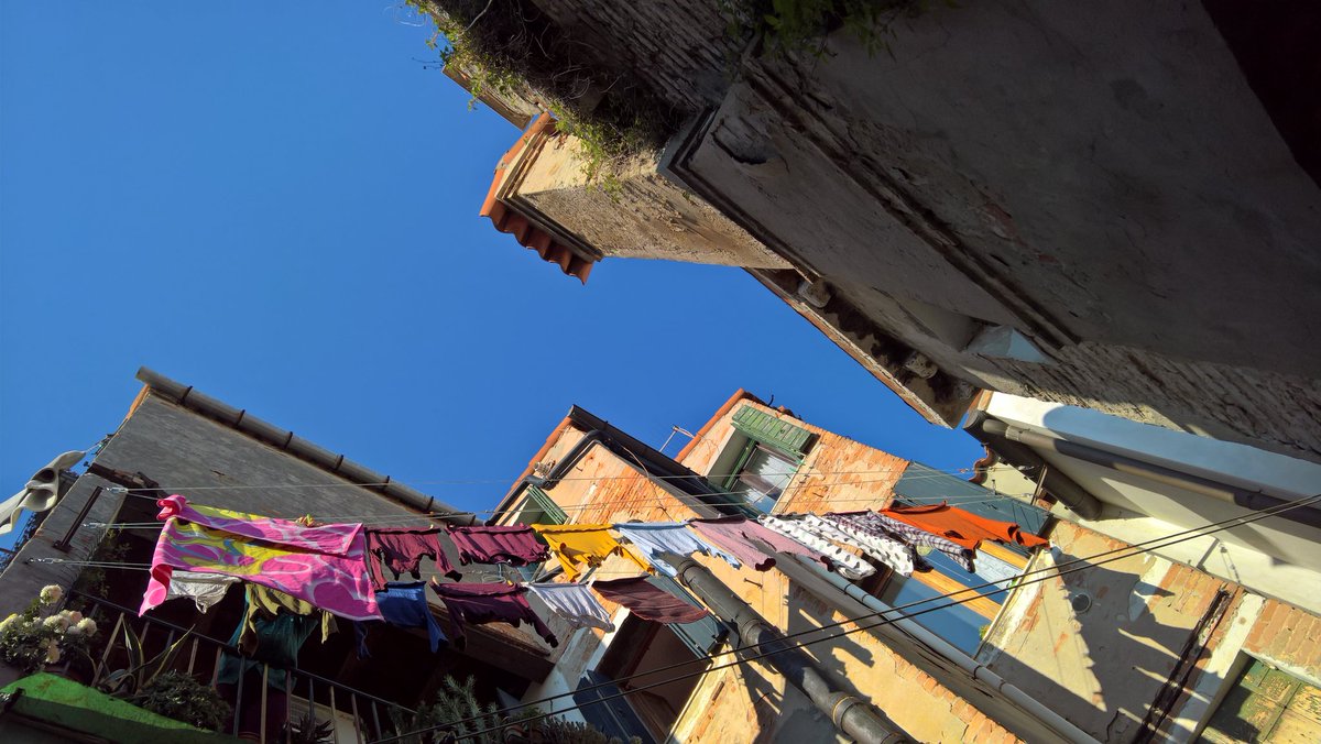 Double whammy.  #Courtyard and  #Washing.  #Venezia  #Venice  #Castello