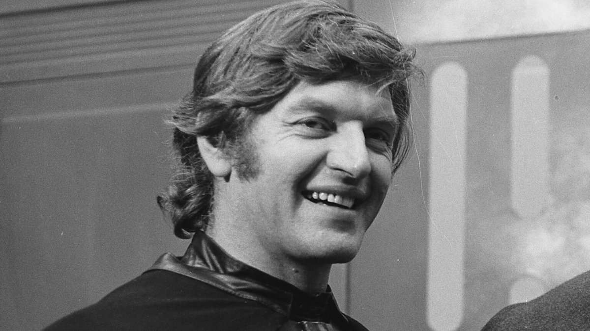 Lucasfilm was saddened to learn of the passing of David Prowse, who provided the commanding presence and imposing physical performance of Darth Vader for the Original Trilogy. He will be long remembered...

strw.rs/6002HJ2xE