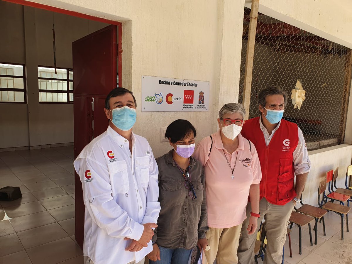 EmbajadaEspGt's tweet photo. El Embajador Laviña visita la Comunidad Futuro Vivo @futurovivogt en Samac, Alta Verapaz.
El colegio, que se construyó con apoyo de @Aecid_Guatemala @AECID_es @ComunidadMadrid @dipuguadalajara @ONGDSED ha sido afectado por las inundaciones y se esta limpiando para poder reabrir👇 https://t.co/BB4CsUCMfp
