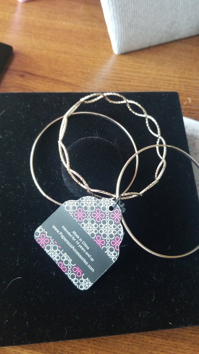 DebbieKeehner's tweet photo. Looking for stocking stuffers?  Need a gift for a teacher?  I have some gorgeous pieces.  I have Earrings, Bracelets, Rings, Short Necklaces, Long Necklaces and LiL Diva pieces.  Message me with a specific color and I'll send you pics.  Live near me, free delivery! I can Ship too https://t.co/nl4mNzEOsV
