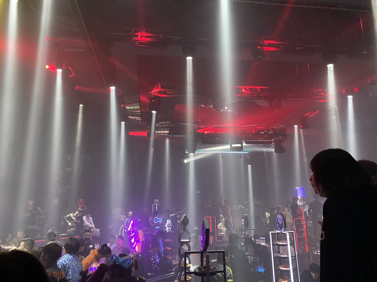 DMandarin2018's tweet photo. #Dailymandarin #OralChinese
🇨🇳 第一次去夜店，感触还是比较多的。🕺
Dìyī cì qù yèdiàn，gǎnchù háishì bǐjiào duō de。🌃

🇬🇧 I have quit a lot of feelings when I go to the night club for the first time.💃
#LearnChinese #DailyLife https://t.co/YezC9F211l