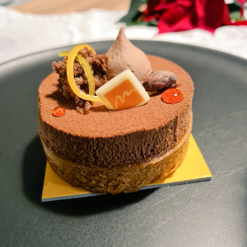 LucieKessler's tweet photo. J'ai testé le menu de #Noel de la @lacasserole67 🤩 Homard, filet de bœuf et dessert au chocolat 😋 https://t.co/JA8j990pYd