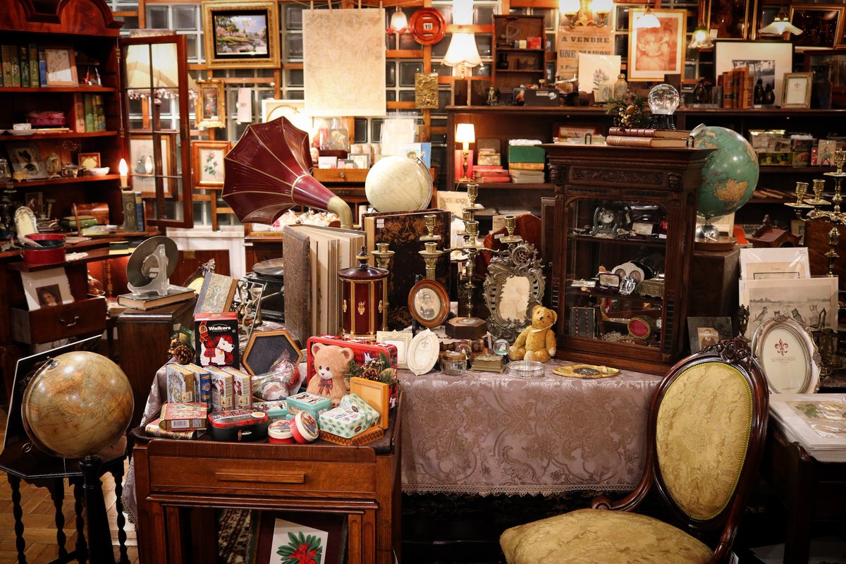 Geographica ジェオグラフィカ ジェオグラフィカが懇意にさせて頂いているショップ Tin S Collectionさん 英国を中心に1万点以上に及ぶアンティーク雑貨を扱うアンティーク屋さんです ジェオグラフィカのクリスマスでは書斎を彩るアンティークアイテム Geographica ジェオグラフィカ ジェオグラフィカが懇意にさせて頂いているショップ Tin S Collectionさん 英国を中心に1万点以上に及ぶアンティーク雑貨を扱うアンティーク屋さんです ジェオグラフィカのクリスマスでは書斎を彩るアンティークアイテム