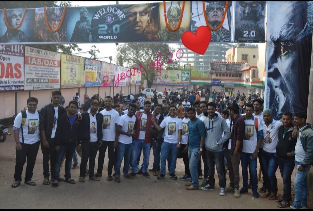 BeastAuro7's tweet photo. 2 years of magnum opus 2.0 ❤
@akshaykumar 🙏
@shankarshanmugh
@rajinikanth @arrahman
#2poin0 #2YearsOf2Point0
@OdishaAkkians https://t.co/Kv5kmdokGs