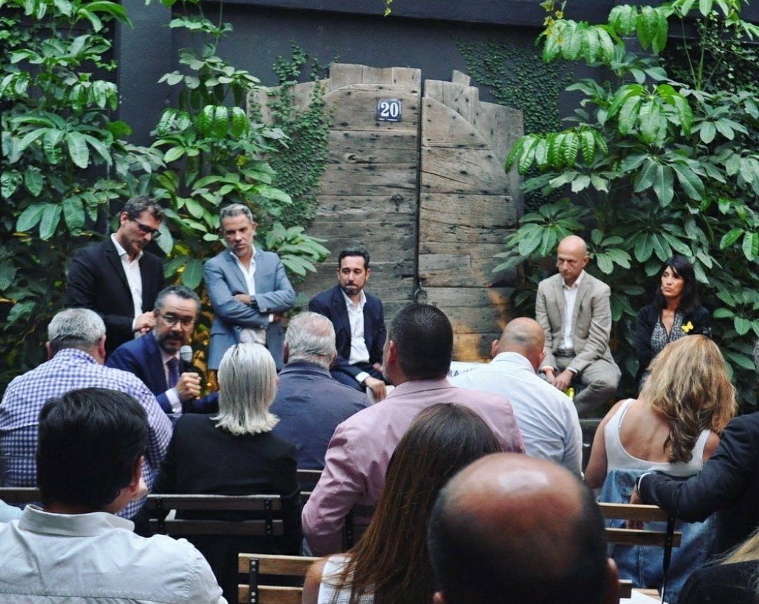 elsenyoramon's tweet photo. Avui complim dos anys d'activitat, dos anys fent realitat el primer think tank del FC Barcelona. 

Per commemorar-ho, la setmana vinent anunciarem una sorpresa que fa mesos que treballem.

Seguim, amb més ganes que mai! Visca el Barça i visca Catalunya! https://t.co/HuzB1xpBzr
