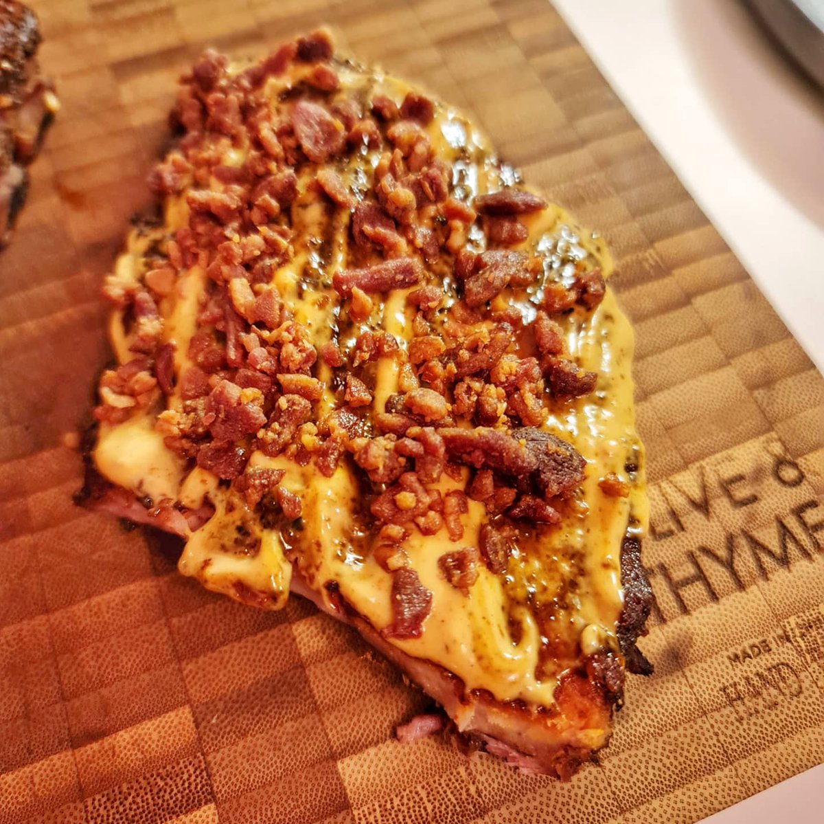 spice_punch's tweet photo. A bit of fun yesterday playing with these lovely baby back ribs from @hixsonmeatldn
1 set of Chipotle BBQ Rub &amp; the second set with the 'bacon bacon fries' kit from @AlmostFamousGN
#spicepunch #321method #biggreenegg #smoked #experimentalbbq #almostfamous #delicious #foodporn https://t.co/pVqwogHyqP