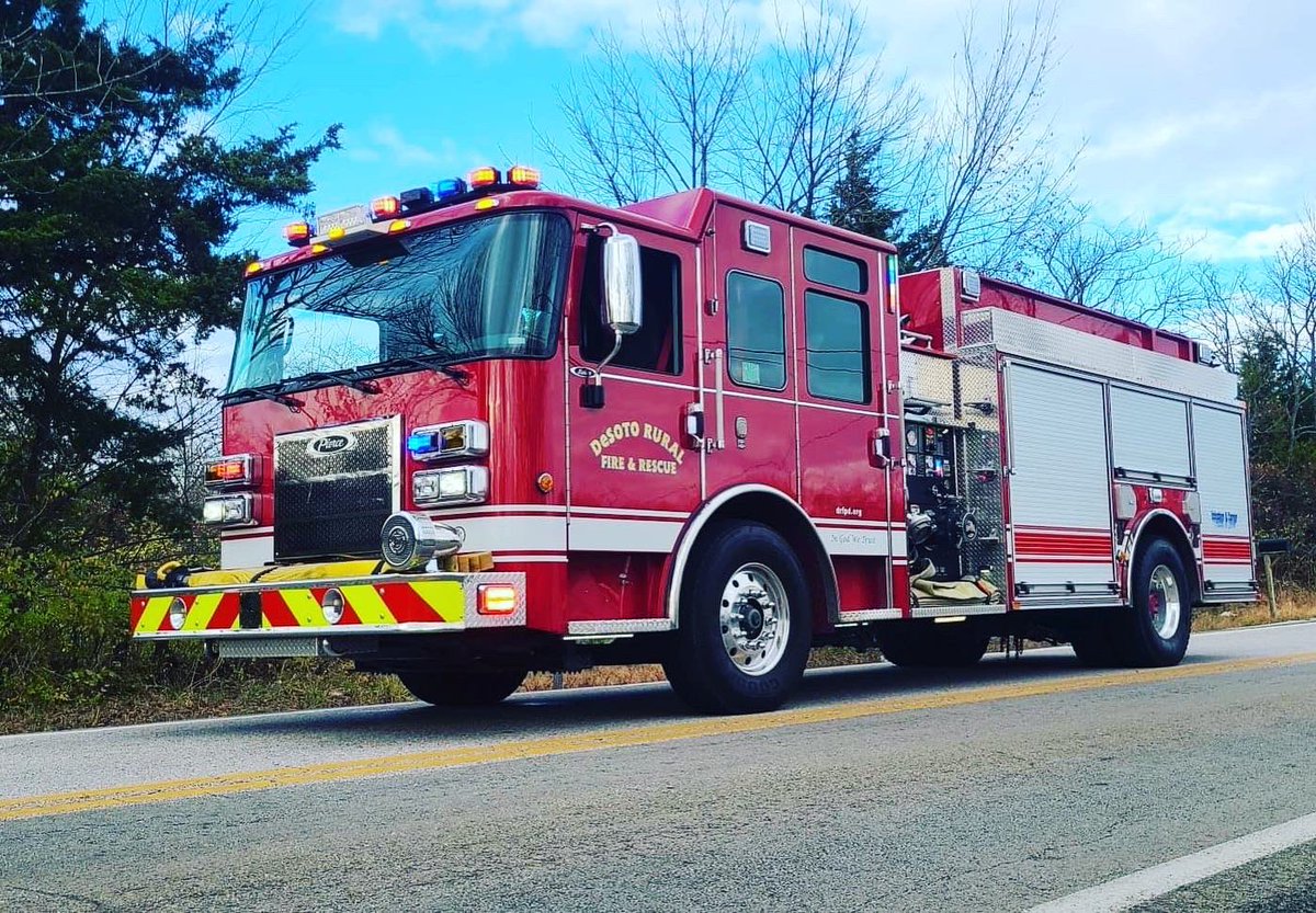 DeSotoRuralFire's tweet photo. 🚨🚒  Happy Sunday! We hope everyone had a great Thanksgiving week, despite the challenging times we live in. Remember to be grateful, thankful, and SAFE every day of the year. For our call log visit us on Facebook! #DRFPD #FireSafety #VolunteerAndCareer https://t.co/tVxv2KyQde