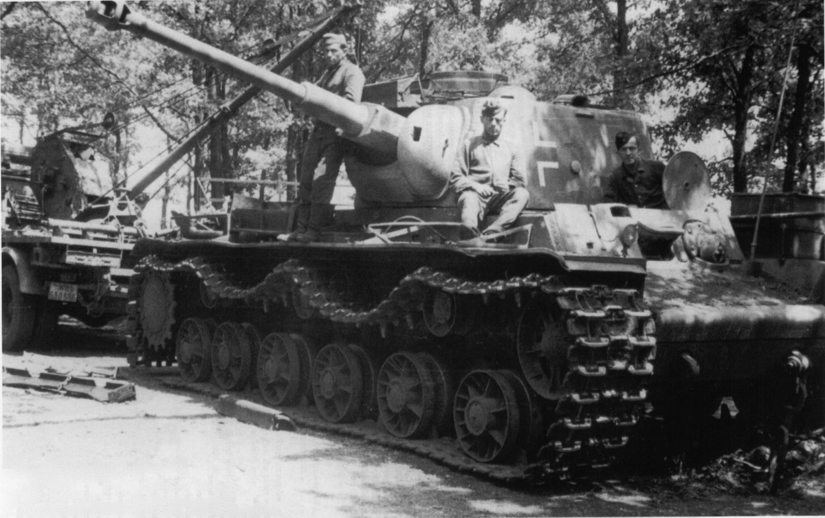 BaronVonDelta's tweet photo. @WarThunder @ROCCAT KV 1 C 756 stood out to me with its combination of solid armor and mobility of the KV-1 and the outstanding firepower of later model Panzer 4s. A great precursor to the German heavy tanks and incredibly fun to play! https://t.co/Aaz2BH4YB9