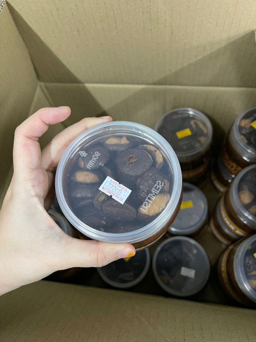 monstrhans's tweet photo. Macam makin banyak pulak cookies on top dalam MONSTR ChocoJar batch kali ni π€π«
Korang okay ke tuu kalau terBANYAK cookies dalam MONSTR ChocoJar ?
#TkcMonstr https://t.co/fiuhXRyl1I