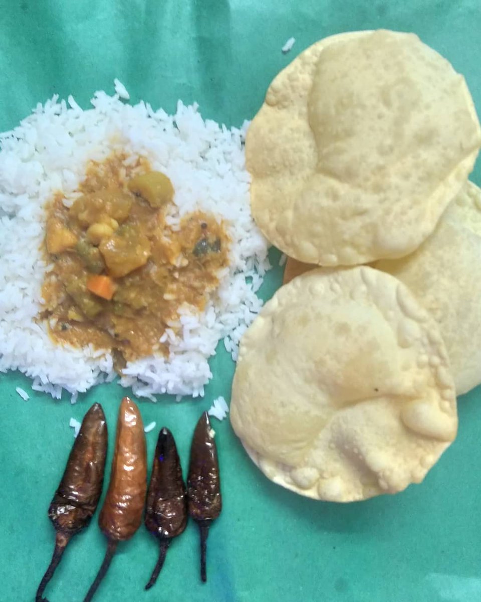 RefashionFood's tweet photo. Monday Lunch Captures ❤️choru, Sambhar, pappadam
Like ❤️ and Follow 👉 @RefashionFood #foodie #foodlife #keralafood #foodlover #yummy #delicious #homemade #foodblog #healthyfood #foodielife #tasty #indianfood #lunchtime #Rice #cooking #sambhar #sodelhi #Kerala #receipes #chutney https://t.co/VxMWZtwT3H