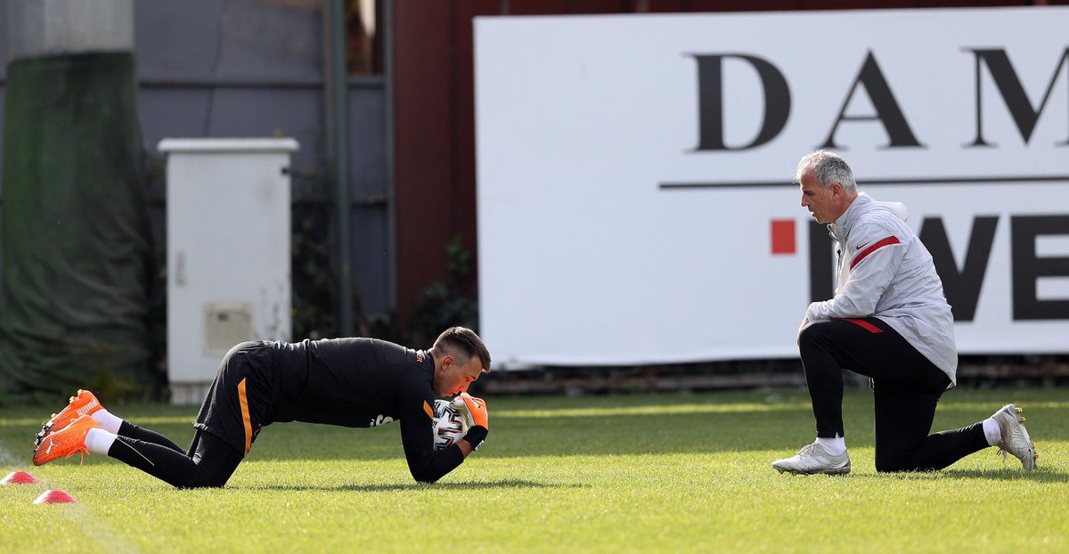 1_Muslera_25 tweet picture