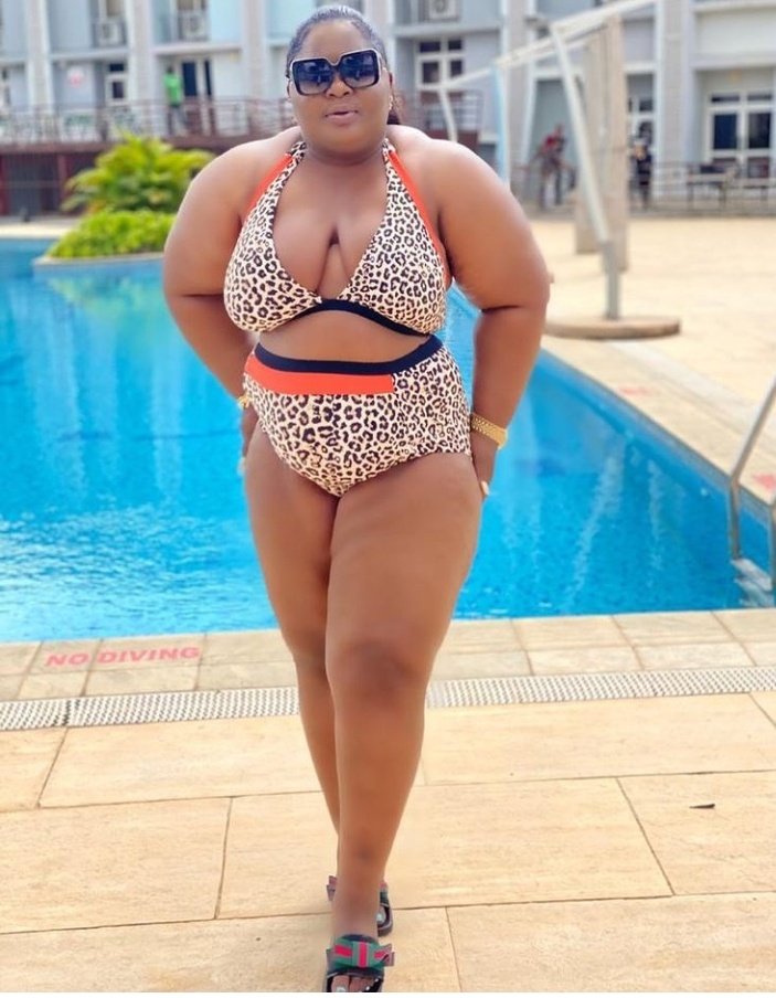 Eniola Badmus displays Bikini to show workout progress