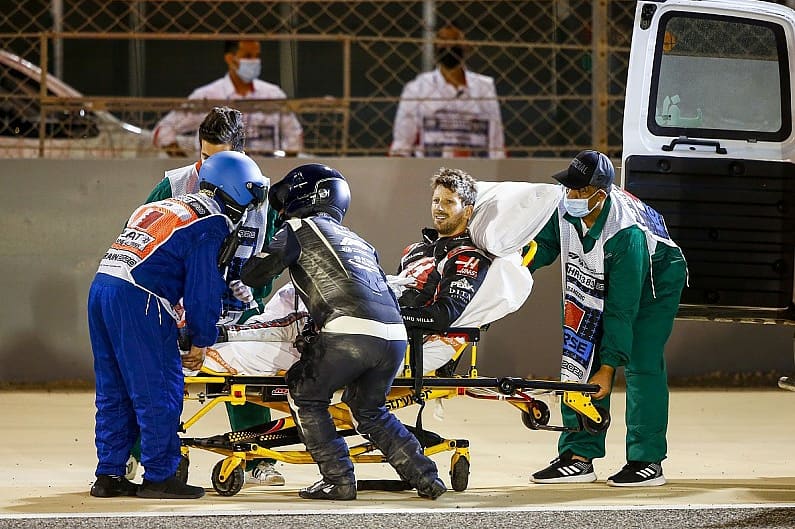 autoracing_esp's tweet photo. Volver a Nacer... 💪💯
Romain Grosjean 🇫🇷 sale ileso de uno de los peores accidentes en la historia del automovilismo en la salida del GP de Bahrein 2020 🇧🇭.
Enhorabuena a la FIA por tener esos niveles tan altos de seguridad. #Grosjean #BahrainGP #F1Crash
https://t.co/IxcPVwXgp0 https://t.co/ogT6whXzY6