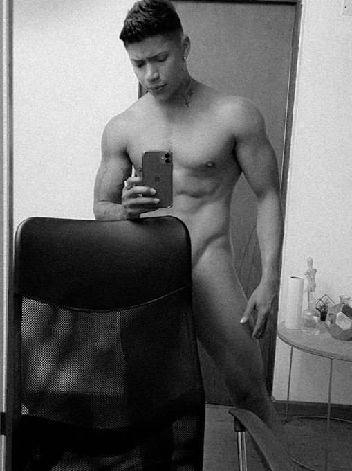 We have a date and your clothes are no invited 😈🔥Happy Sunday people !... See u later at @Flirt4Free<a href="/tag/online"class="tags"><span>#online</span></a>