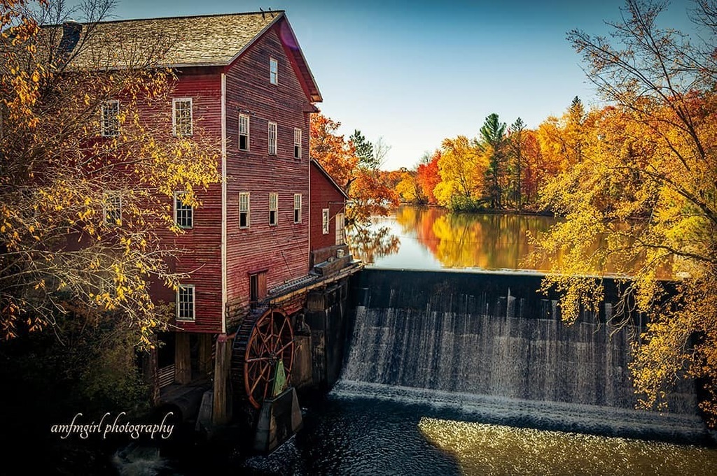 MissPronouncer's tweet photo. One of my last photos taken of fall. #dellsmill https://t.co/rljXw1aceN https://t.co/GSeUr7xWfX