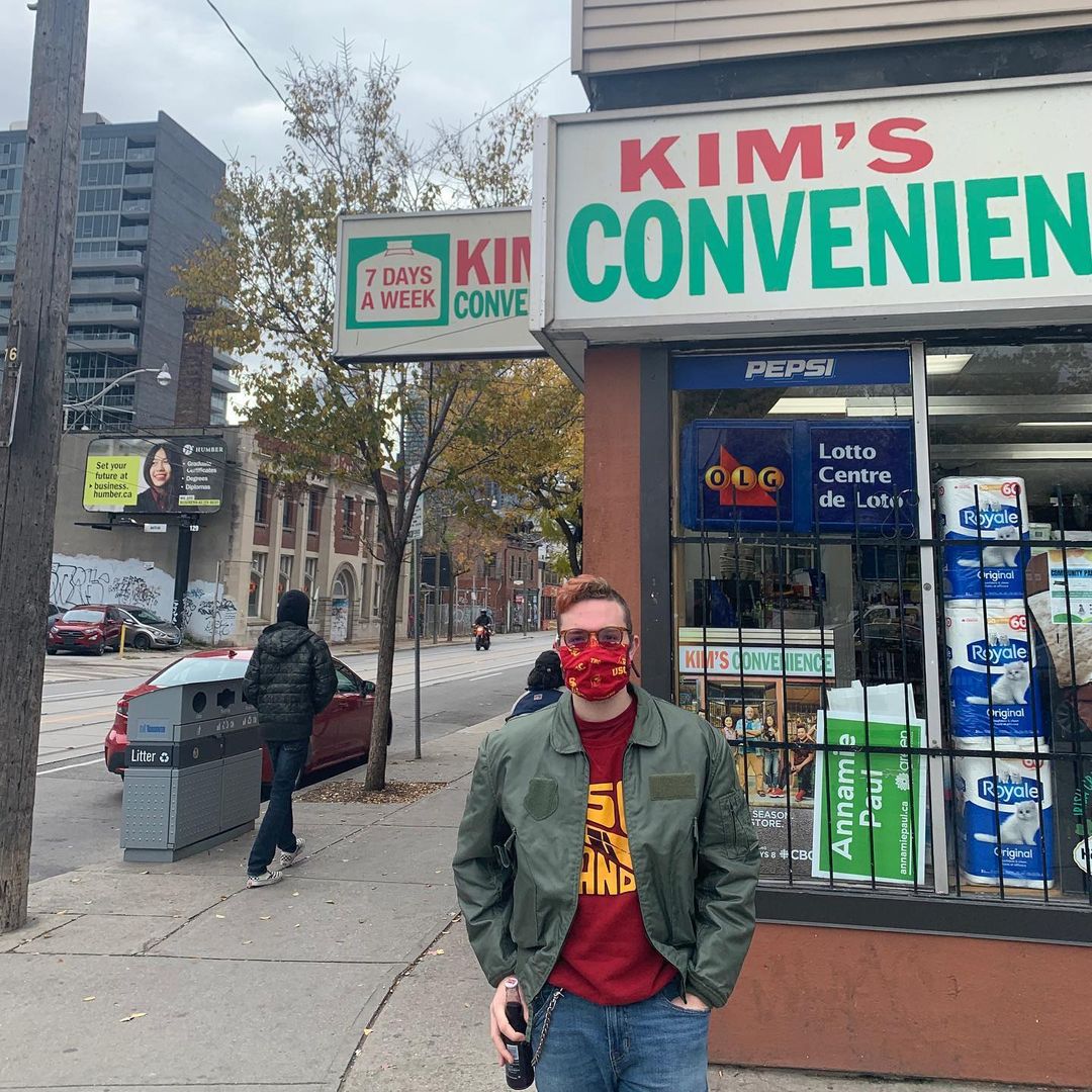 KimsConvenience's tweet image. If you visit the store, please be safe 💚 #MasksOn #OkSeeYou