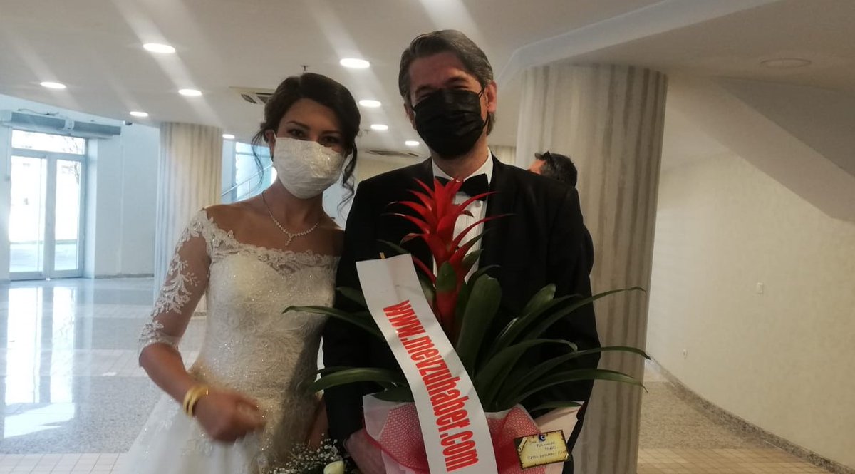 Mevzu Haberin mutlu günü...
Genç ve dinamik yazarlarımızdan Hümeyra Altunışık, 'Evet' diyerek, hayatını Faruk Enes ile birleştirdi. Bu özel günün de Mevzu Haber ailesi olarak kendisine mutluluklar diledik.  #Düğün #eğitimci #mutlu #nikah #yazar mevzuhaber.com/yazarimiz-hume…