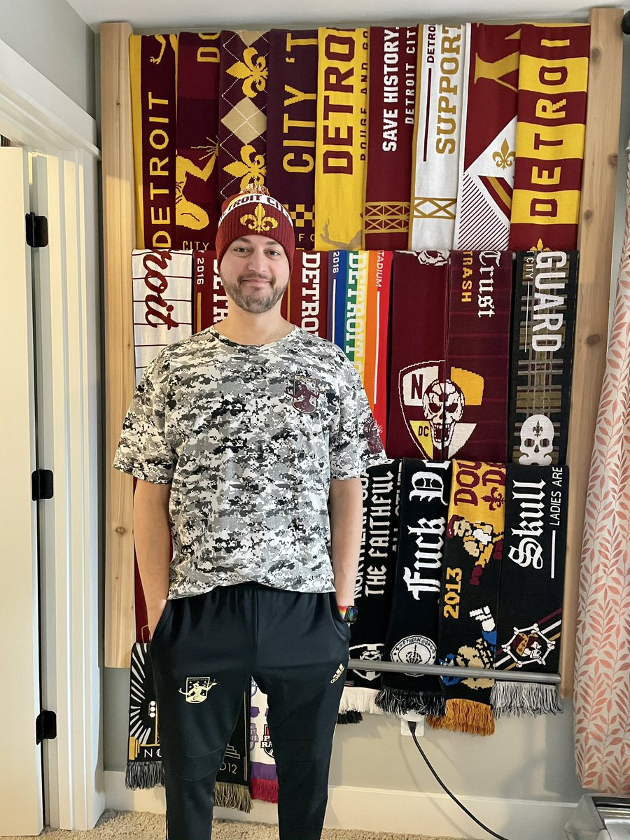 Welcome back to our  @DetroitCityFC kit thread! Today we have a VERY special ‘13 DCFC Charity kit that benefited  #HooligansForHeroes that’s autographed by none other than  @DaveEdwardson!  This was bestowed upon me by  @TheDukeNGS and  @AgainstJackie and I am FOREVER grateful!