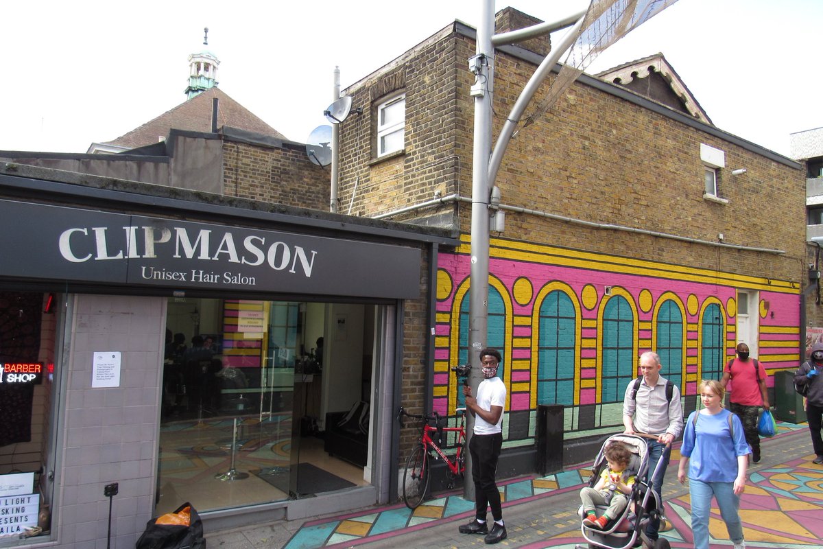 BuskingRed's tweet image. More Than Words
Community Love
.
Right in the ♥️ of the community
.
.
.
.
#redlightbusking #walthamstow #walthamforest #building #wallart #wallartdecor #mural #muralart #muralsdaily #barbers #barbershop