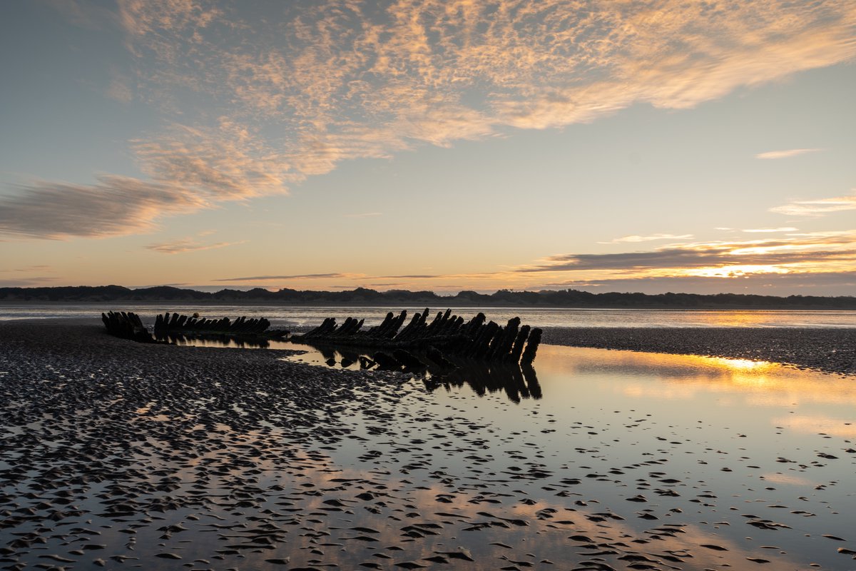 margaretclavell's tweet photo. Just after sunrise at the wreck of the SS Nornen, Burnham on Sea, Somerset, what a beautiful morning!
#margaretclavell #redbubble #sunrisephotography #ssnornen #shipwreck #ssnornenshipwreck #shipwrecks #seascape https://t.co/caULZmZeTx
