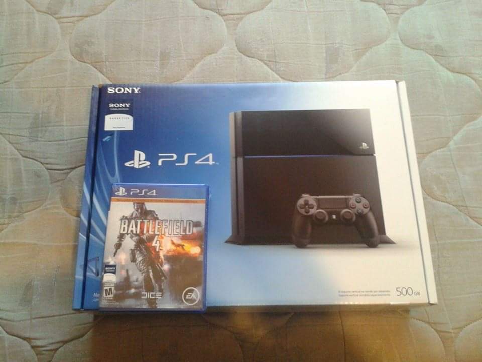 Hoy hace 7 años, salió la PS4 a nivel mundial y por suerte me pude comprar una ese día. La #PS5 sale el 4 de diciembre en Argentina, así que no se mi cumple es el 19 de diciembre, no me jode recibir el regalo antes. Besis. https://t.co/aZAhHn1mLC