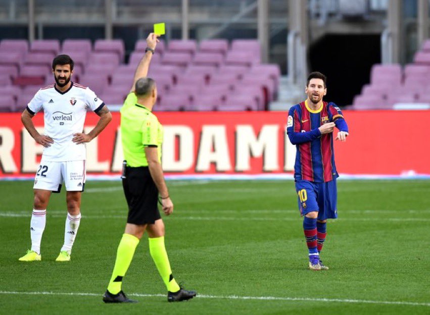 FerCevallosF's tweet photo. Absurda, estúpida y sin tacto alguno la amonestación a Messi... Entiendo que sea reglamentaria pero era un homenaje al fútbol, era un sentido adiós a Diego Armando Maradona!!! Como se extraña que los árbitros tengan criterio y personalidad . https://t.co/uU1EfhDqk2