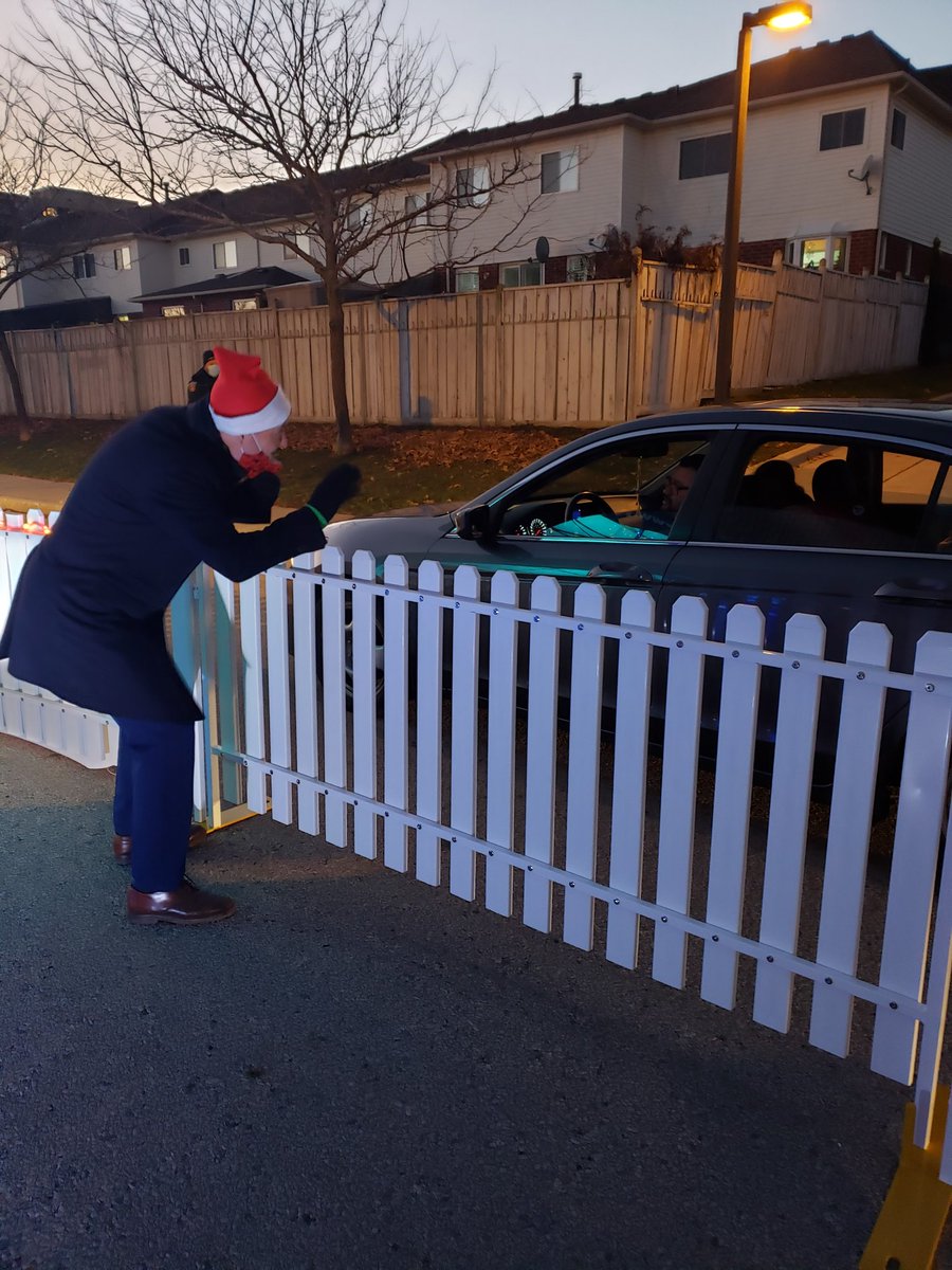 PBethlenfalvy's tweet image. I enjoyed being a part of the Santa Claus Drive-In in #Pickering! 
Thank you to the Kinsmen and Kinette Club of Pickering, City of Pickering, all the organizers and volunteers for hosting! 
#pickeringproud