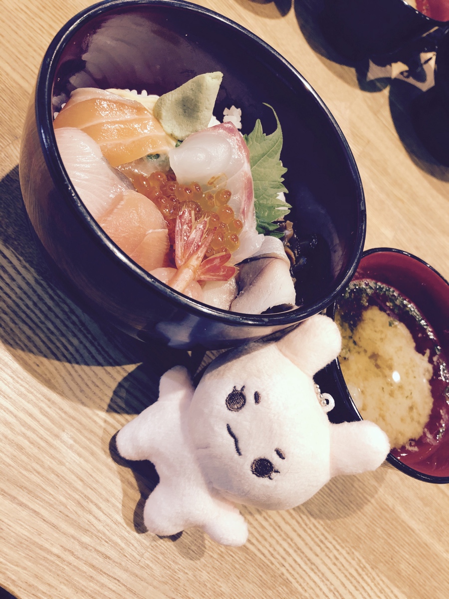 jj219813's tweet photo. リナちゃんと海鮮丼(子供用)

#오늘의리나 https://t.co/OCMuCPSgCF