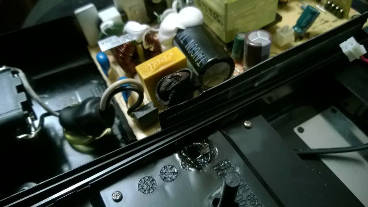 DrayoDraxGaming's tweet image. Hello Folks,
My #XBox360 power source died.
Since i had some other projects to do been untouched for a few months and wanted to revisit some stuff i found my machine won't work.
I try if I can resque it or in worse case to buy a new one.
#technicalfailure